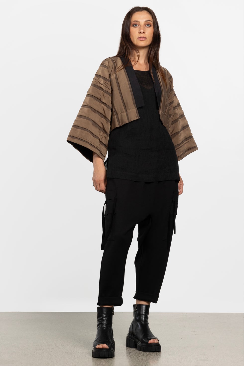 Akari Cropped Kimono in Metallic