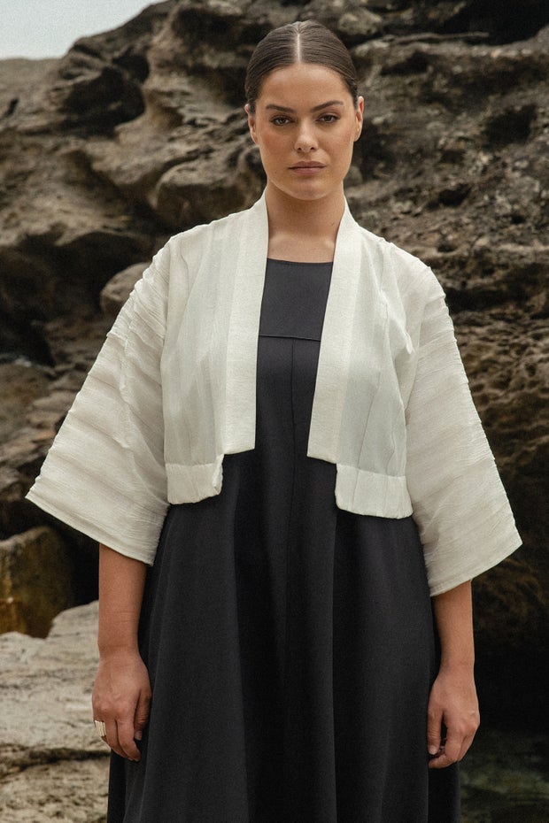 Akari Cropped Kimono in White