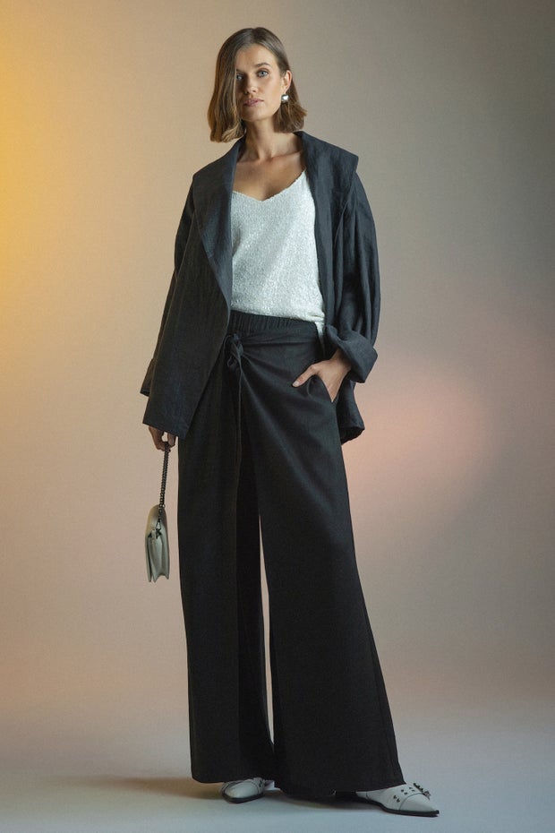 Akemi Wide Leg Linen Pant in Black