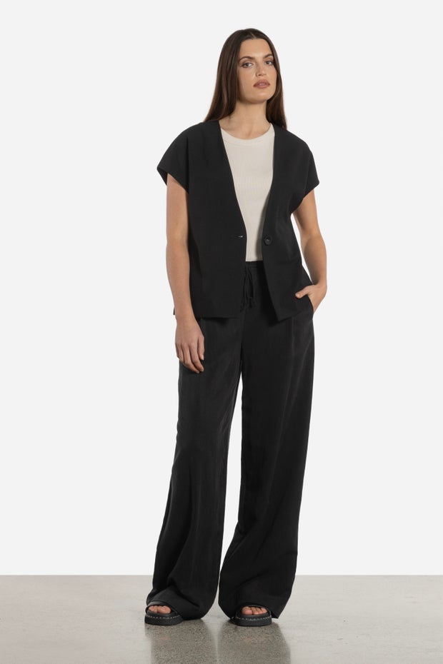 Astoria Short Sleeve Jacket in Black