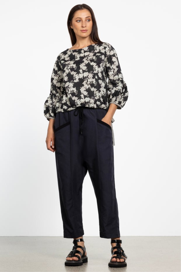 Aviv Drop Crotch Cropped Pant in Black
