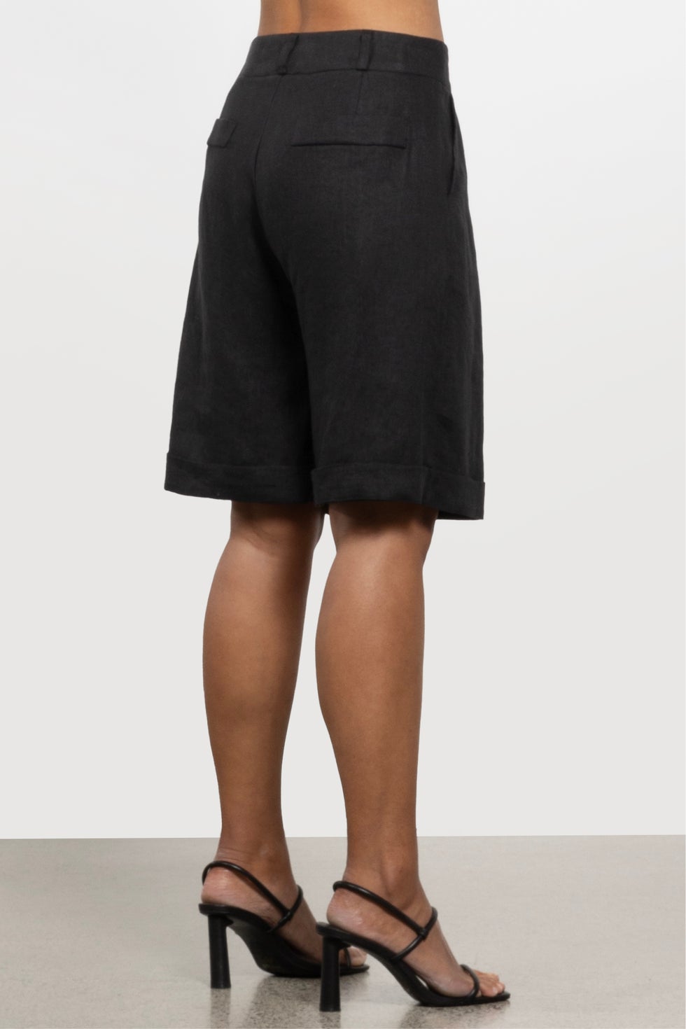 Beckett Linen Dress Short in Black
