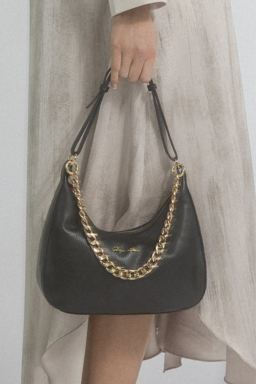 Belle Baguette Shoulder Bag in Black