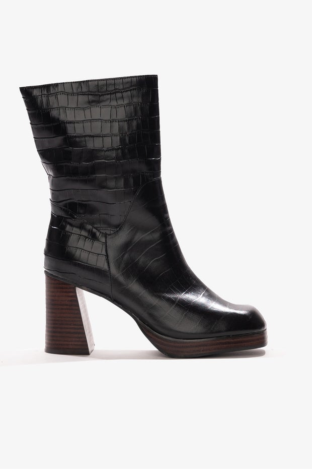 Beth Boot in Black