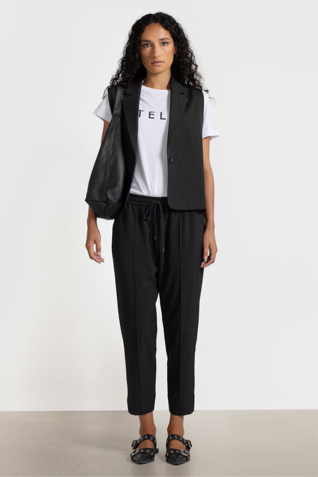 Conrad Taper Pant in Black