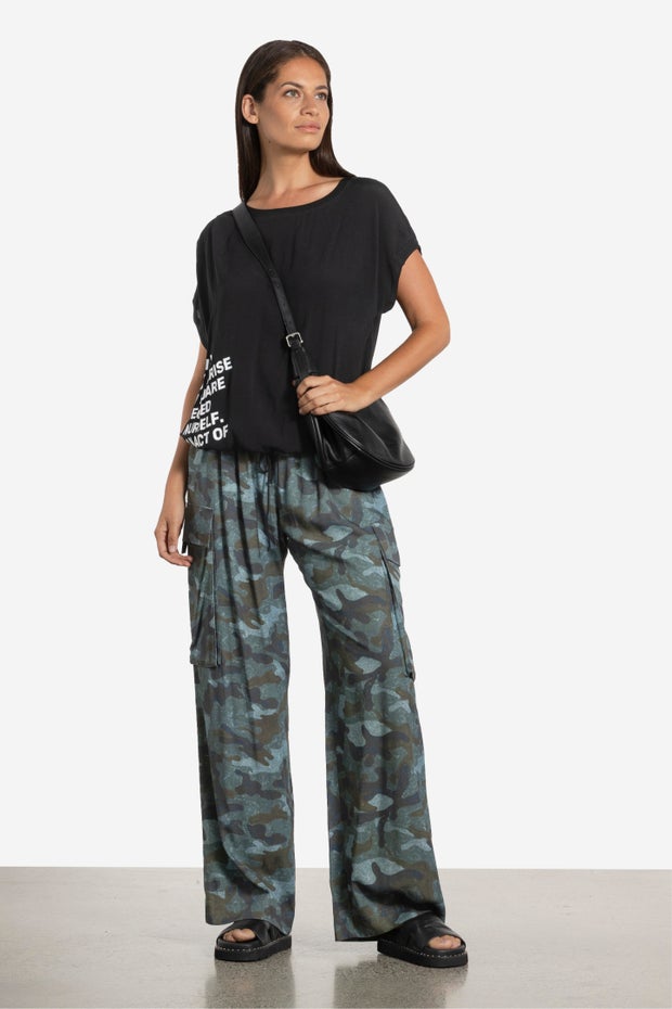 Convo Graphic Print Top in Black