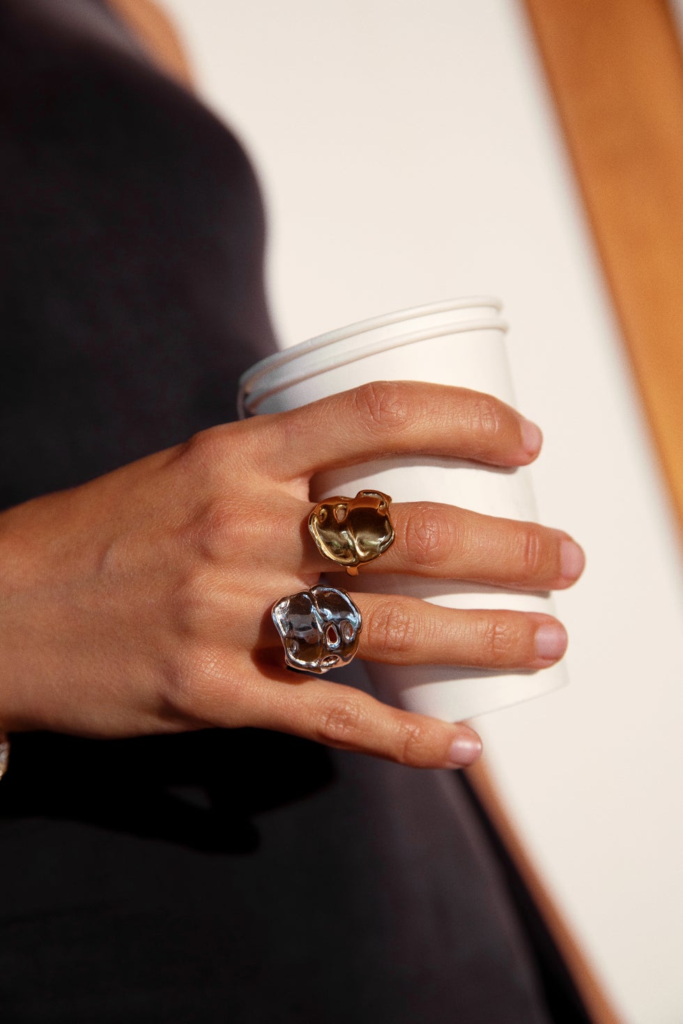 Dawn Hammered Disk Ring in Metallic