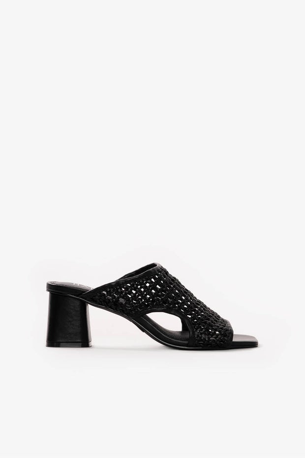 Della Heel in Black