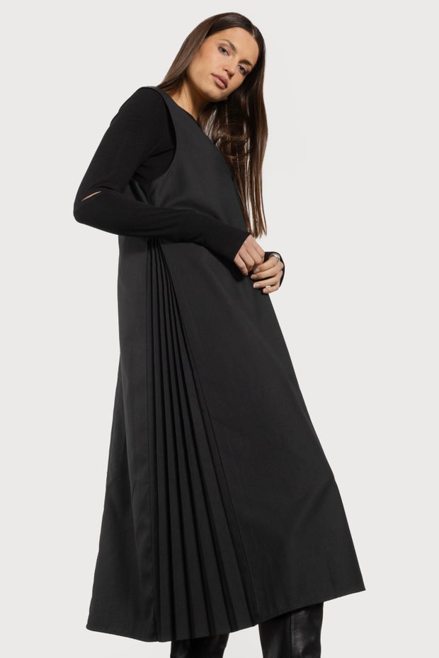 Figaro V-neck Pinni in Black
