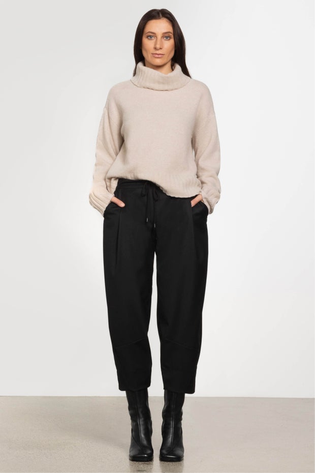 Fusion Barrel Leg Cropped Pant in Black