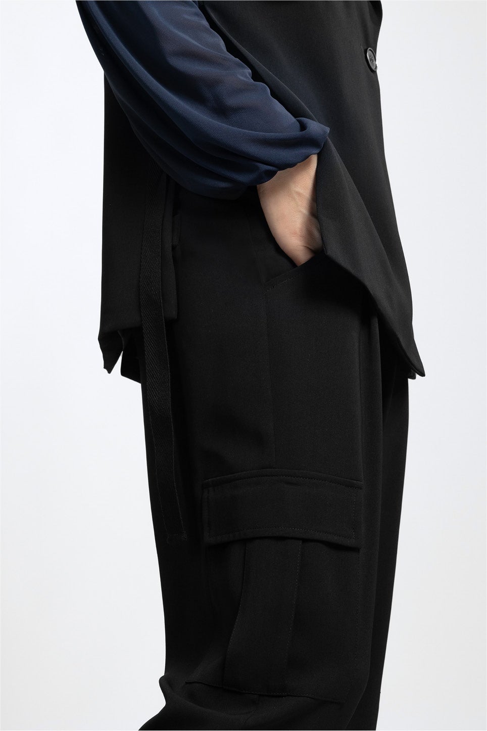 Hugo Cropped Cargo Pant in Black