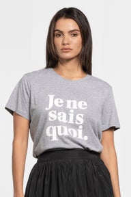 Je Ne Sais Quoi Tee in Grey