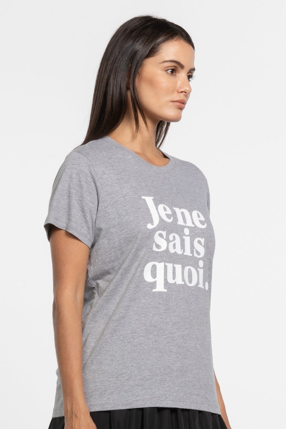 Je Ne Sais Quoi Tee in Grey