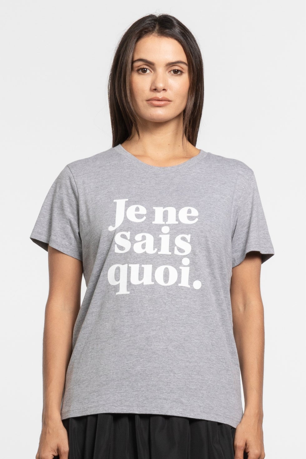 Je Ne Sais Quoi Tee in Grey