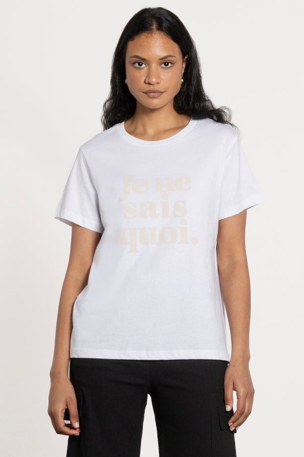 Je Ne Sais Quoi Tee in White