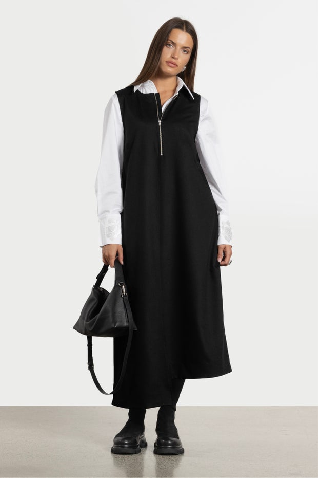 Joele Sleeveless Zip Front Long Dress in Black