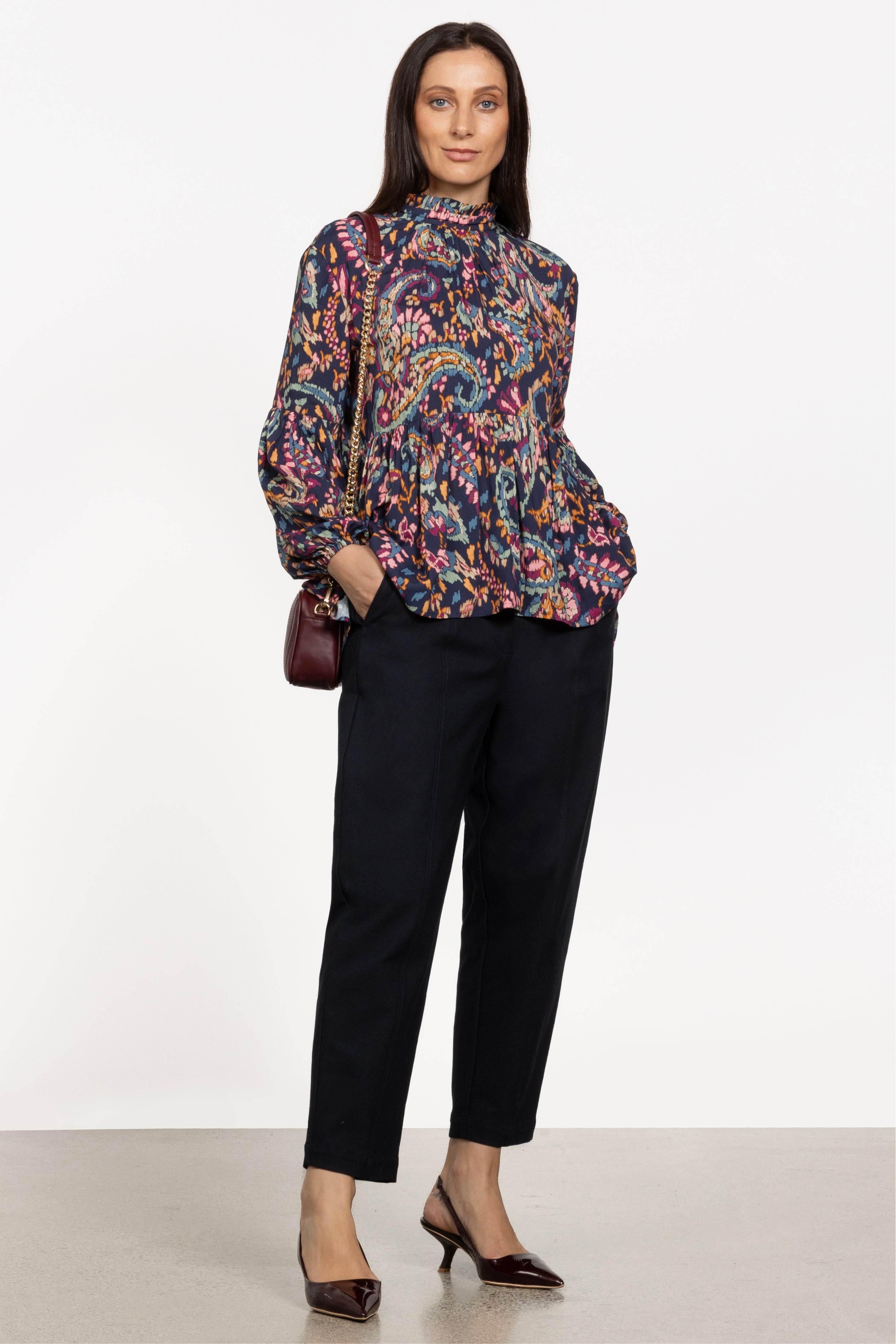 Kaz Cropped Tapered Pant in Blue Repertoire