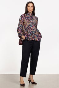 Kaz Cropped Tapered Pant in Blue