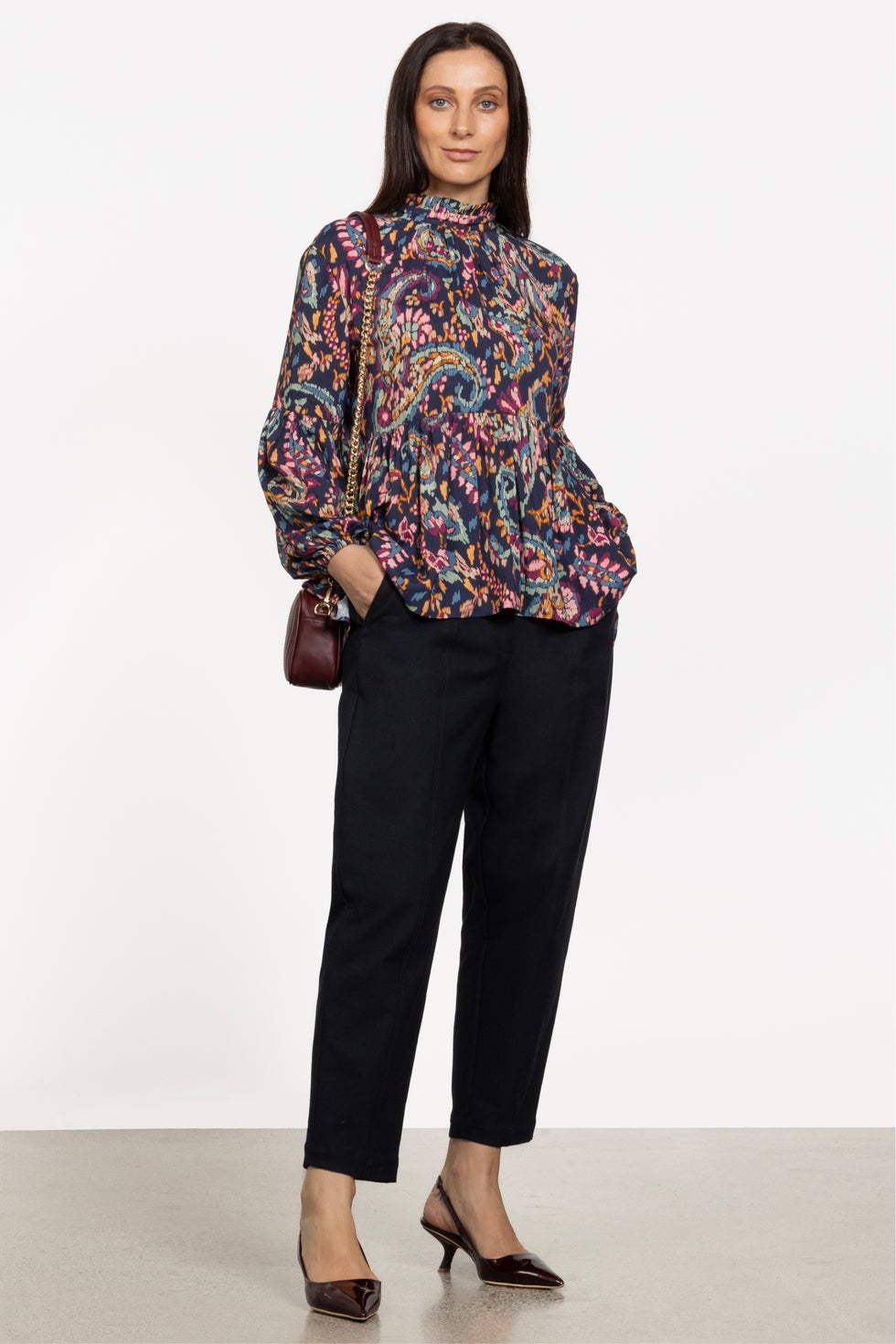 Kaz Cropped Tapered Pant in Blue