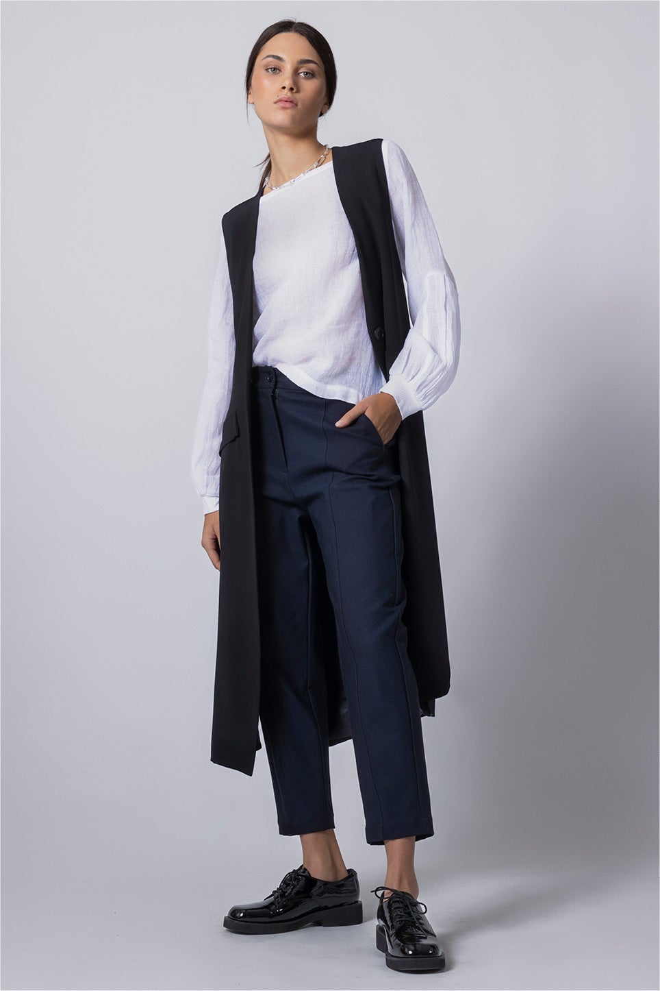 Kaz Cropped Tapered Pant in Blue