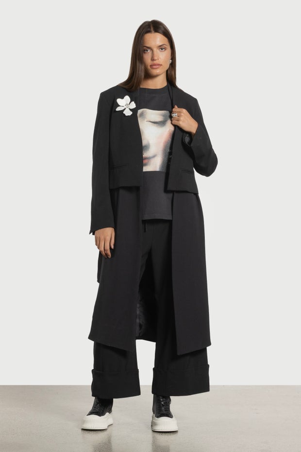 La Beaute Tshirt in Black