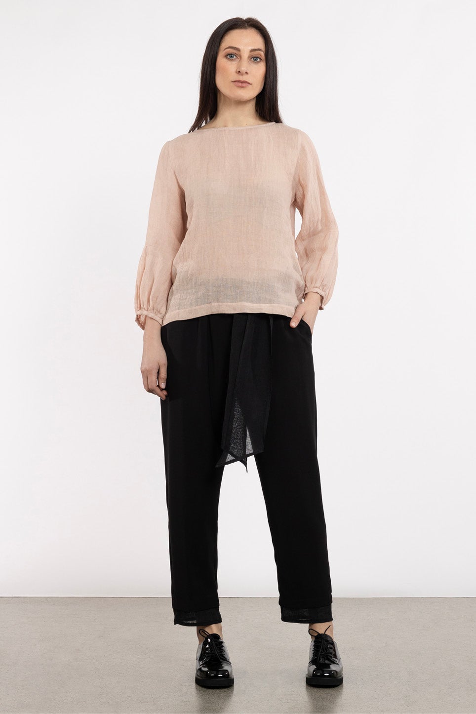 Lacie Tapered Cropped Pant in Black