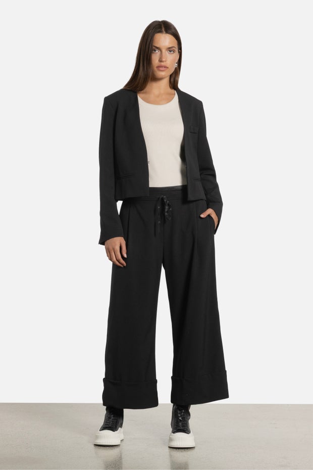Lanzo Wide Leg Cropped Pant in Black