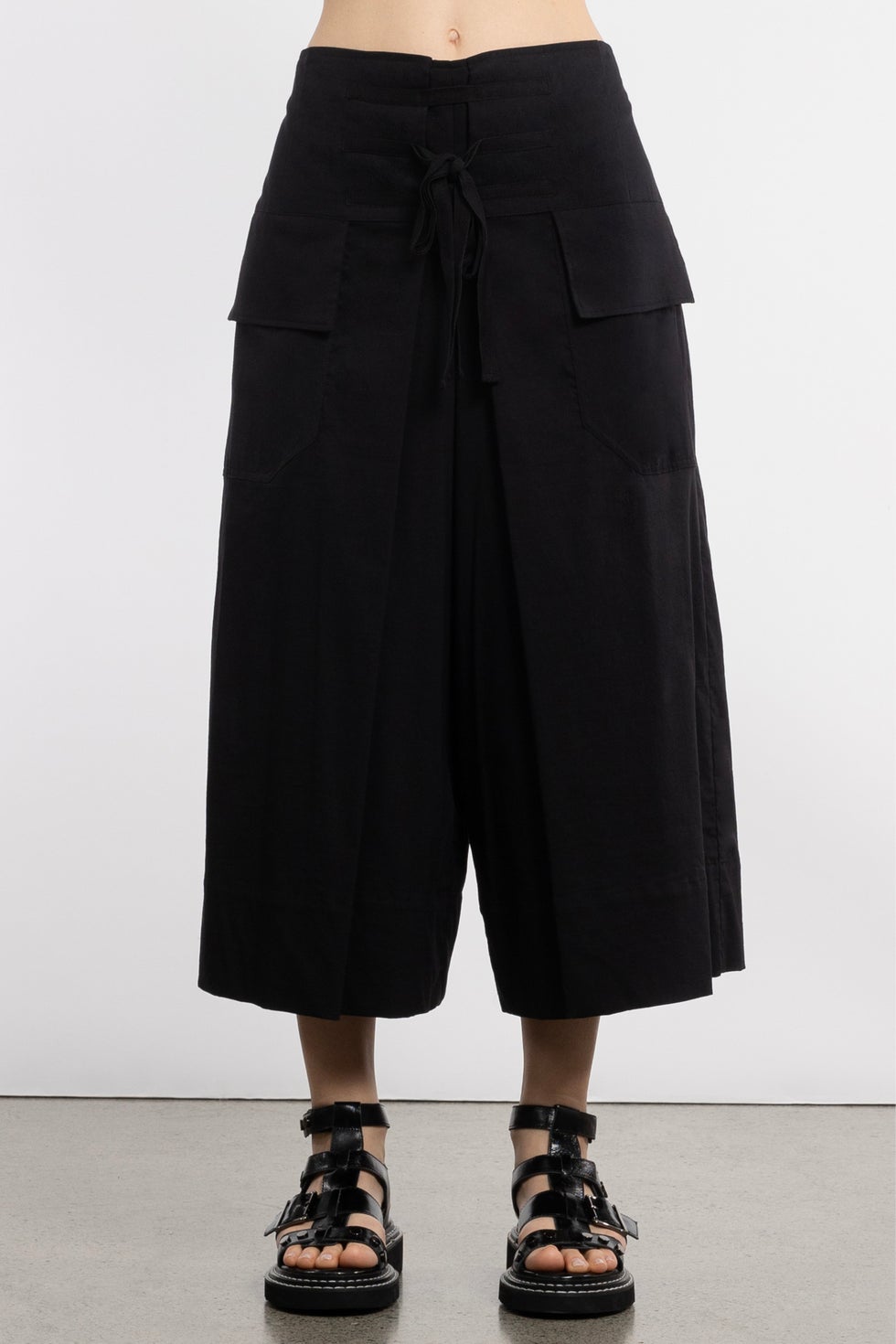 Lexi Wide Leg Cropped Pant in Black