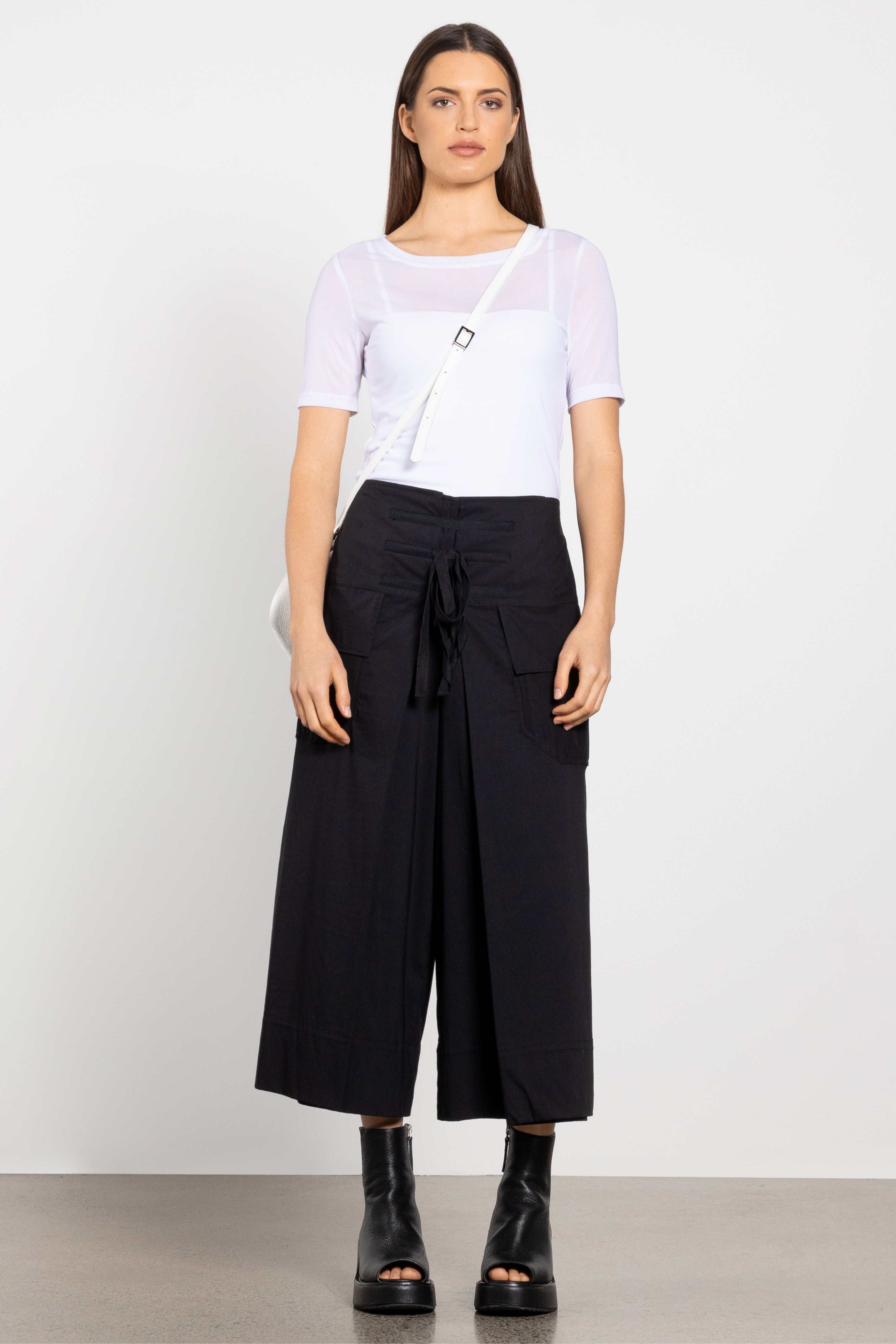 Lexi Wide Leg Cropped Pant in Black Repertoire