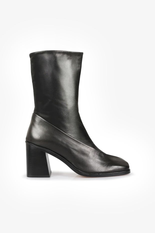 Logan Boot in Black