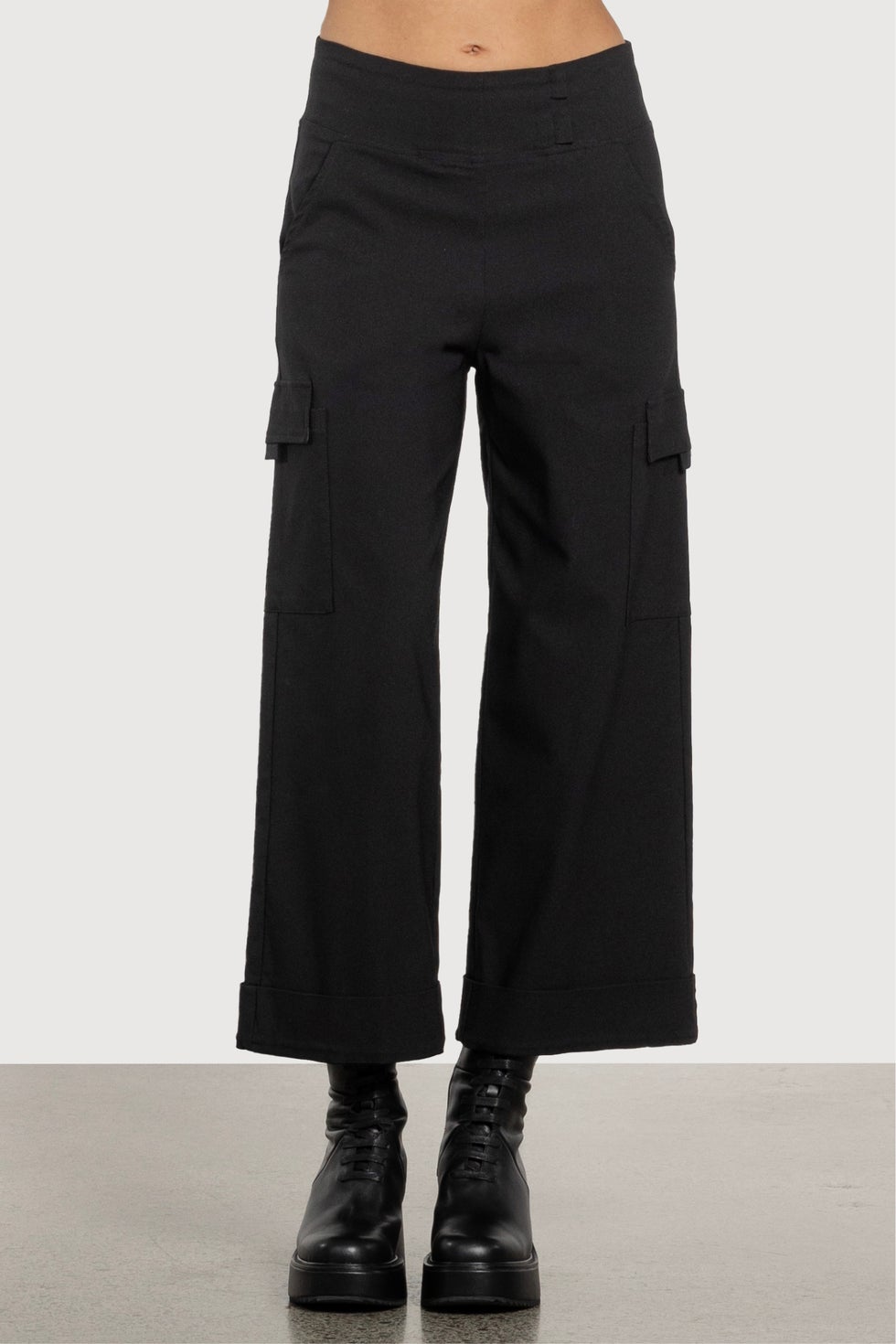 Logan Wide Leg Cropped Pant in Black