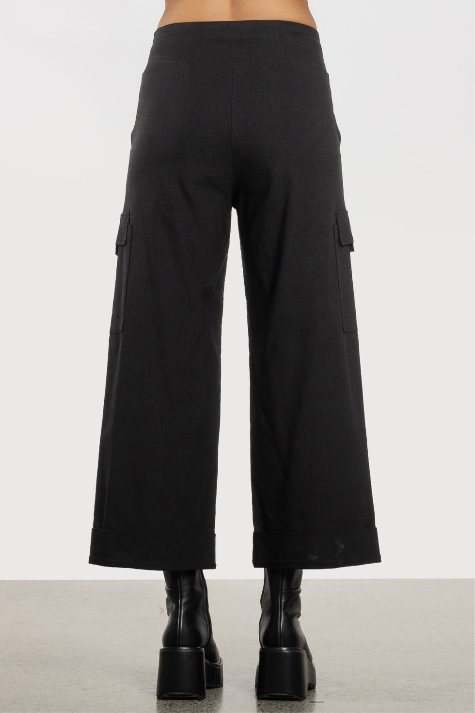 Logan Wide Leg Cropped Pant in Black
