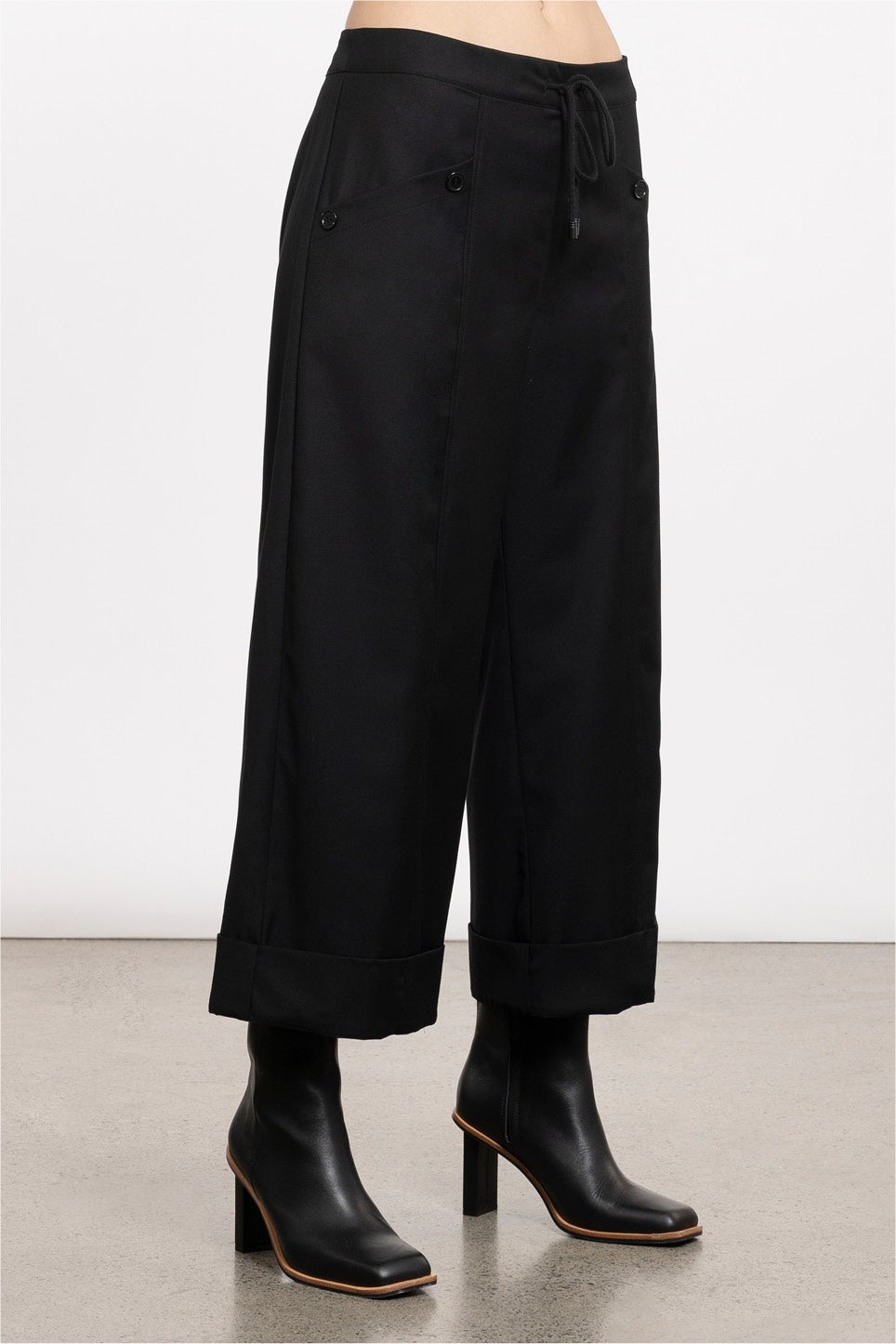 Otis Cropped Pant in Black
