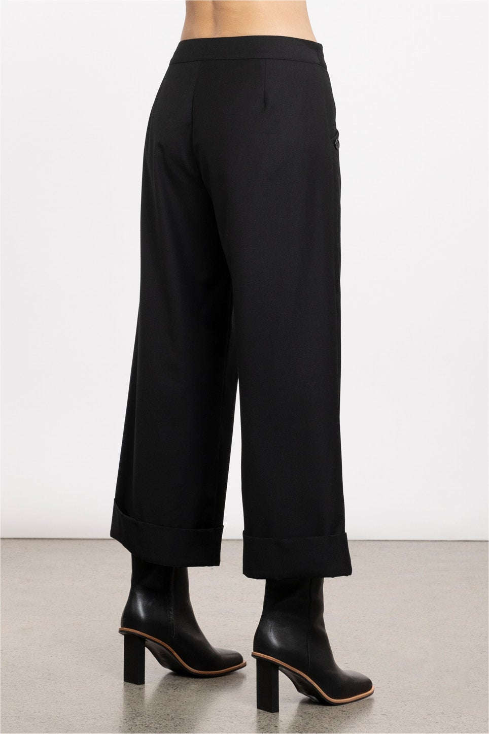 Otis Cropped Pant in Black