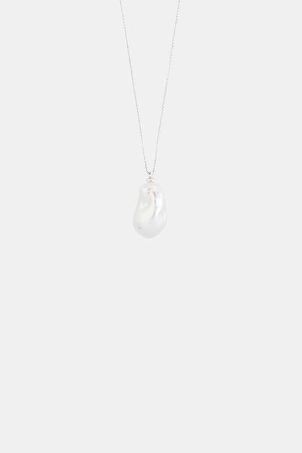 Pearl Long Necklace in Metallic