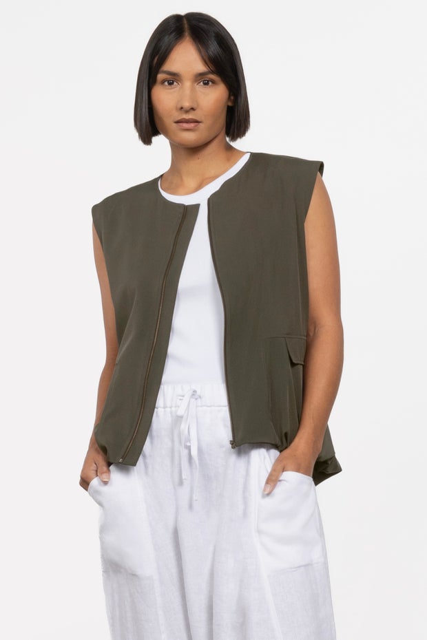 Pulse Zipped Waistcoat in Green
