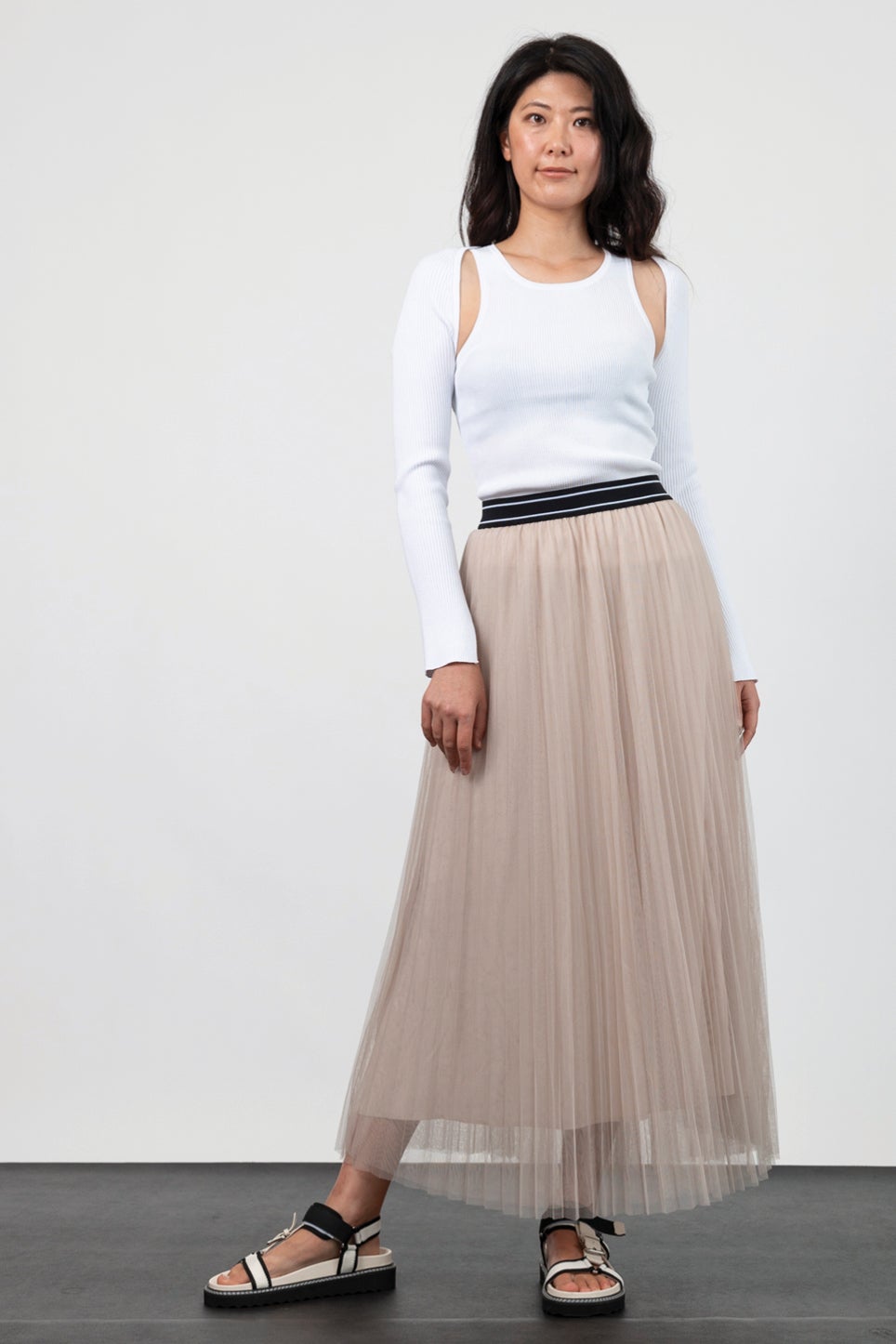 Sami Shrug in White