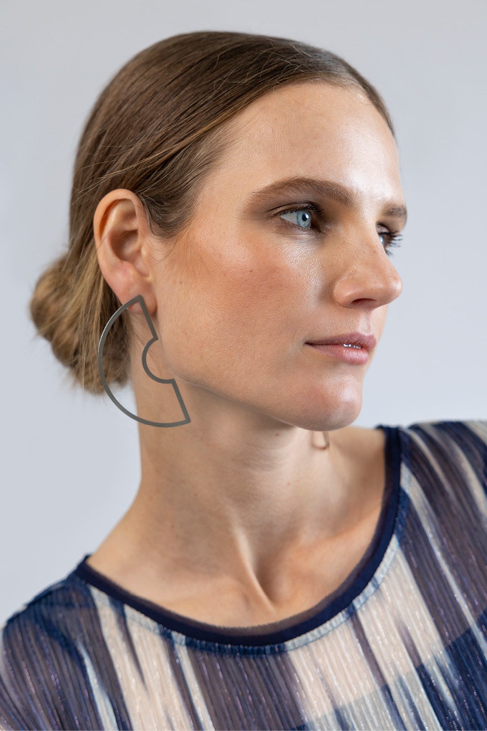 Sydney Earrings in Metallic