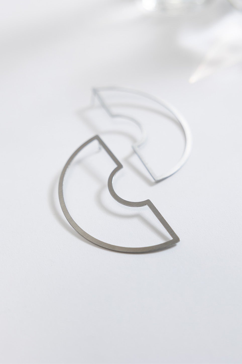 Sydney Earrings in Metallic