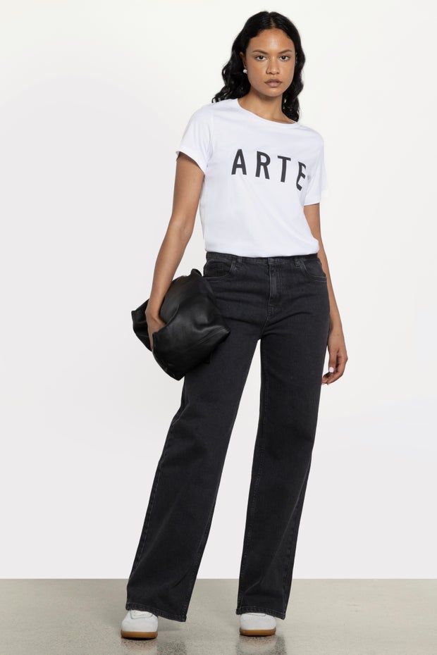 Vega Highwaist Wide Leg Jean in Black