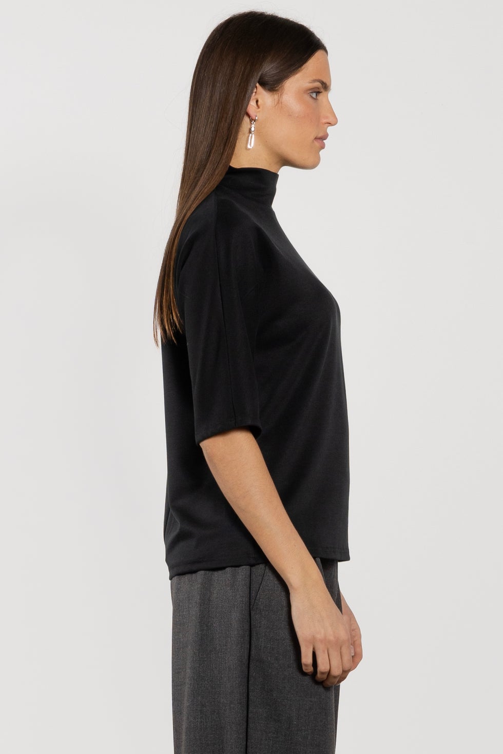 Zin High-neckline Top in Black