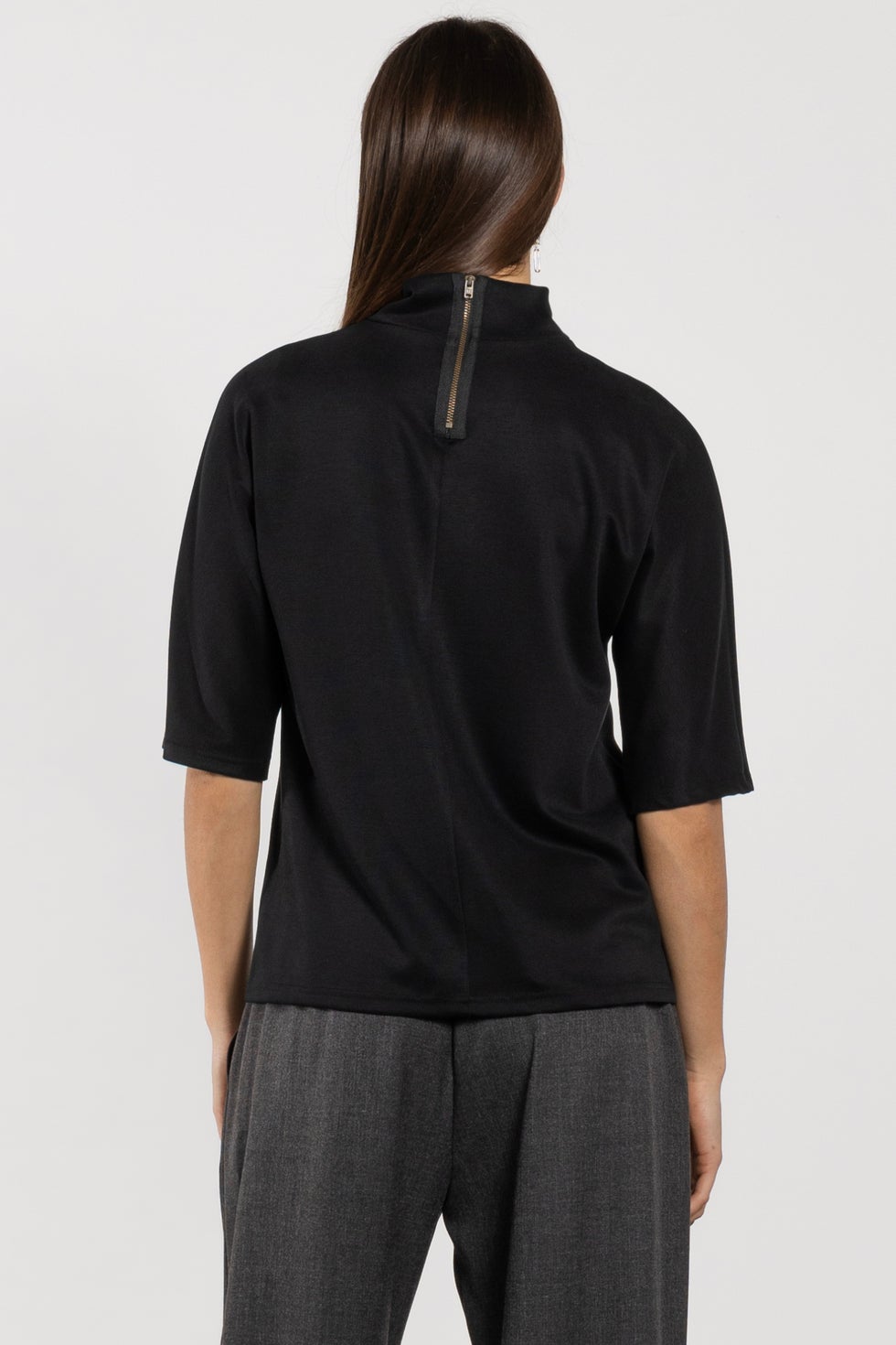 Zin High-neckline Top in Black