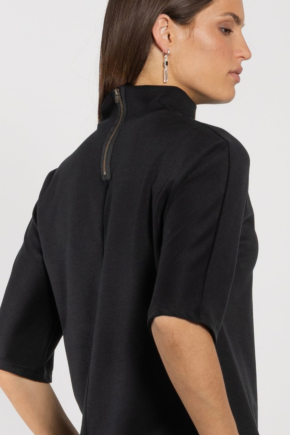 Zin High-neckline Top in Black