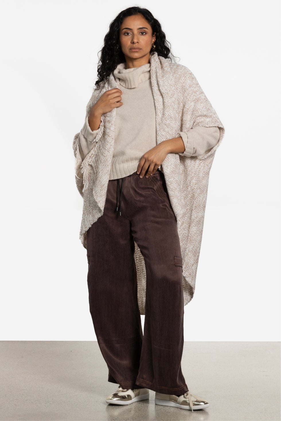 Zolie Chunky Knit Shrug in Brown