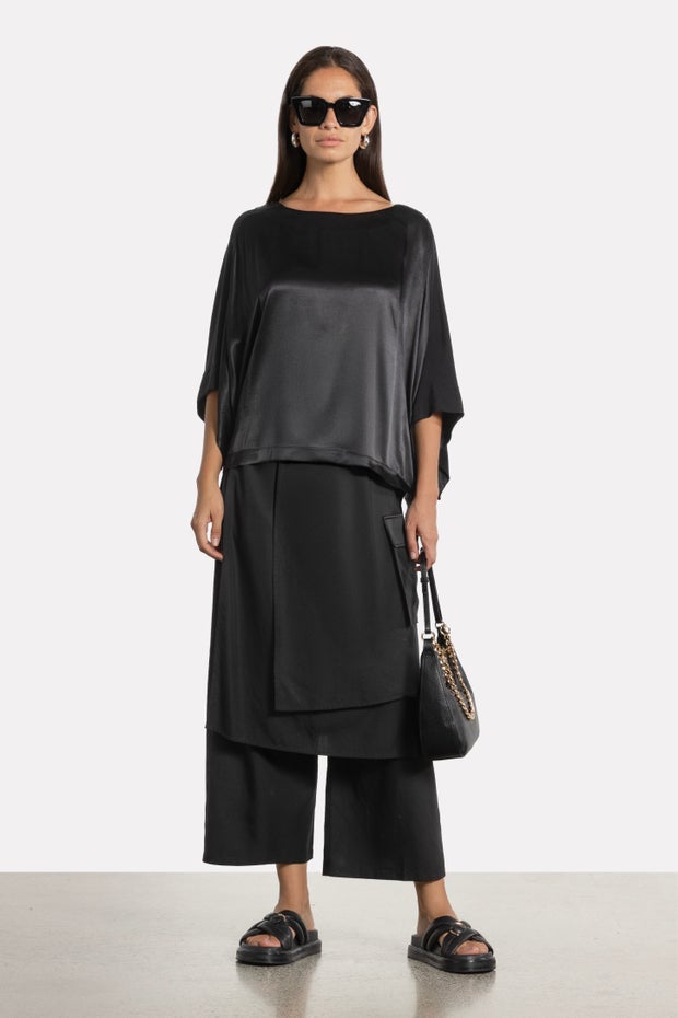 Zoned Batwing Sleeve Top in Black